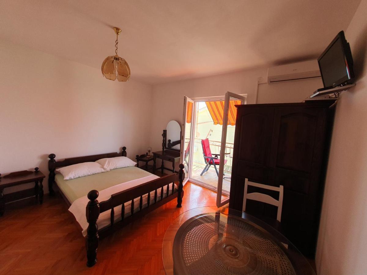 Apartmani Miljak Omiš Zewnętrze zdjęcie